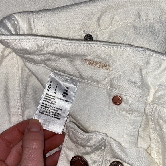 American Eagle White Tomgirl ripped jeans - Picture 3 of 6